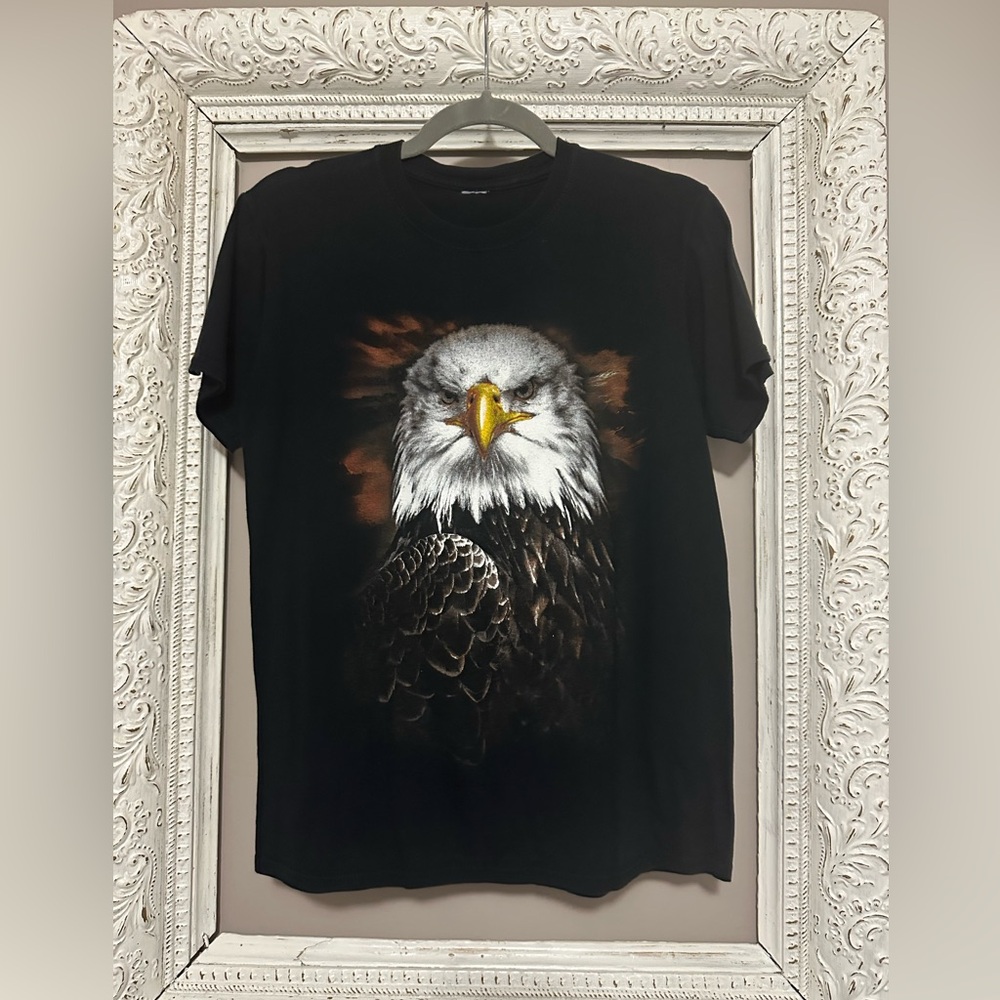 Black T-Shirt with Eagle Graphic. ❣️